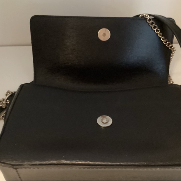 DKNY Small Bag With Leather & Chain Strap. - Picture 10 of 11